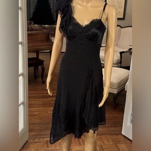 Beautiful Karen Millen dress, size 8 in 100% silk. Gorgeous appliqué.